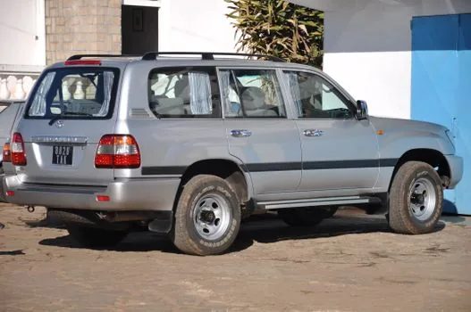 car license plate on suv rear