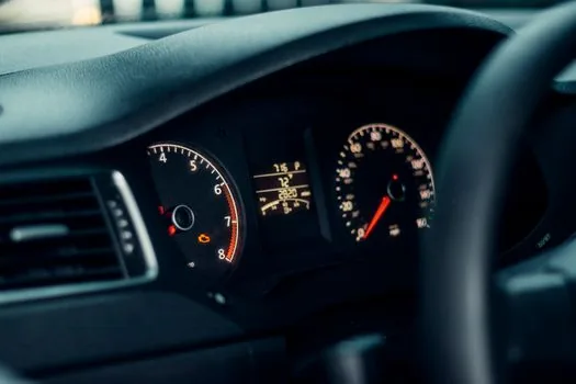 smartphone uploading car insurance mileage photo